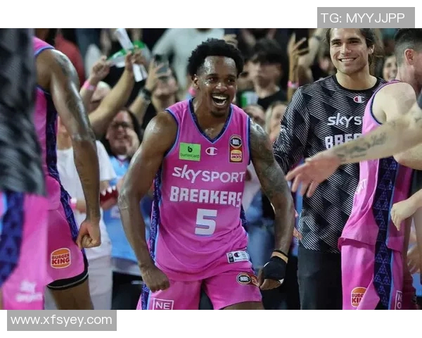 巴里-布朗燃爆球场连拿30+，引爆球迷疯狂支持