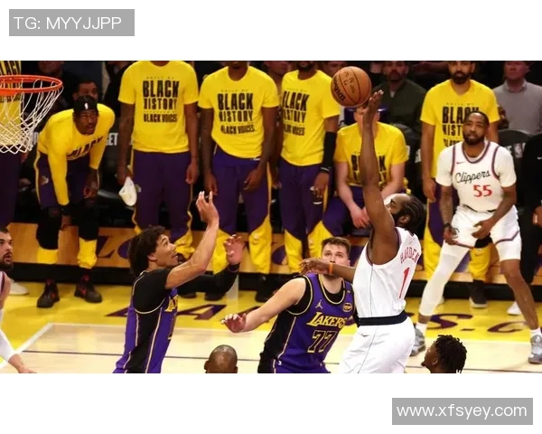 快船队客场击败湖人，取得七连胜——洛杉矶德比之夜