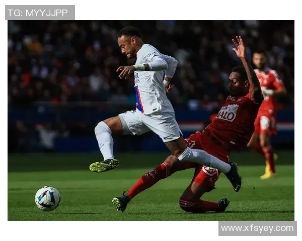 内马尔带伤出战巴黎圣日耳曼法甲联赛,再次上演神奇表现 内马尔带伤出战巴黎圣日耳曼法甲联赛,再次上演神奇表现